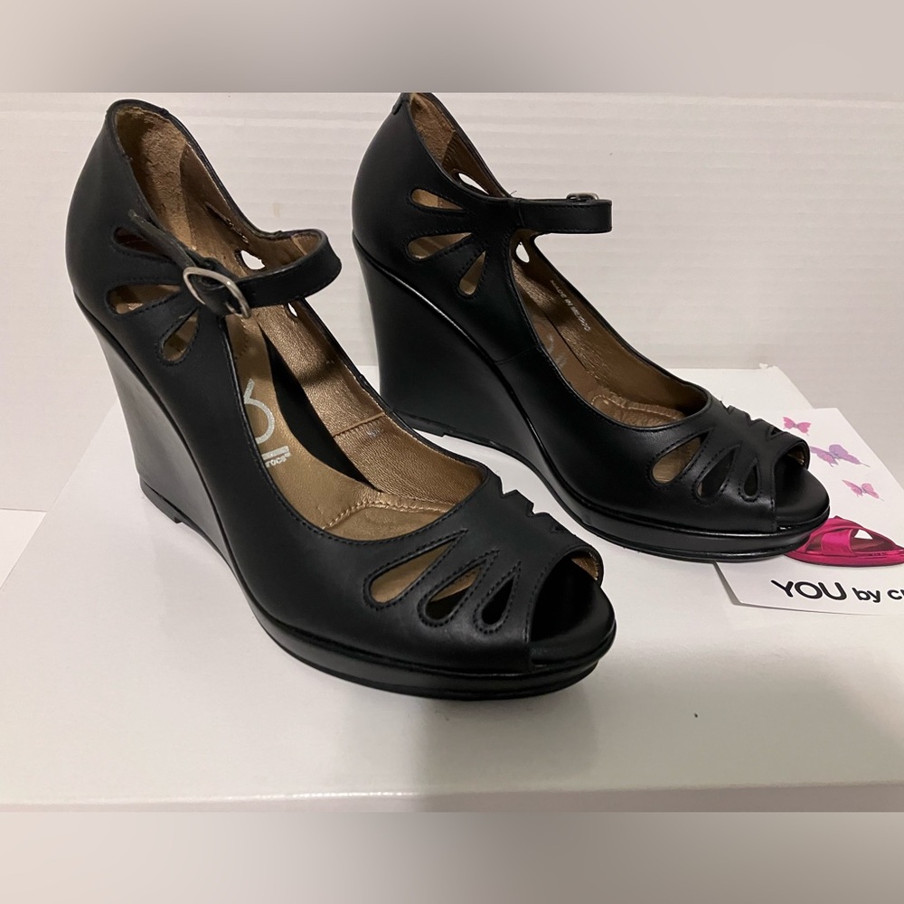 Crocs Women’s Wedge Black Leather Sandals Size 7